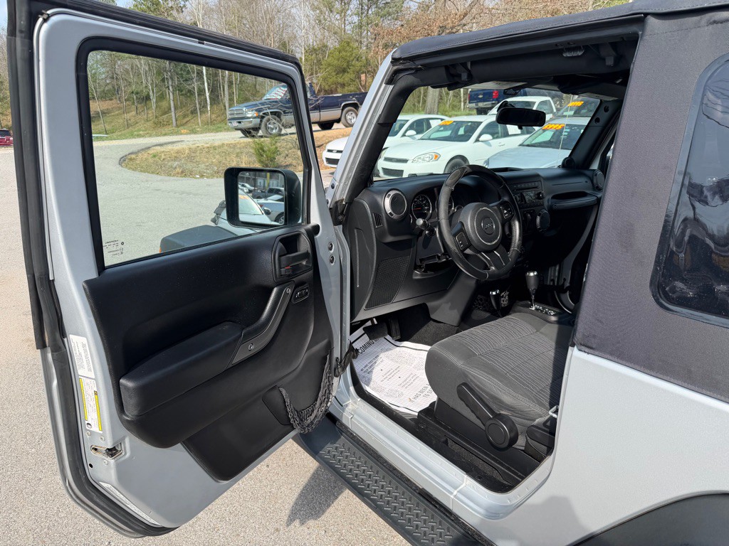 2012 Jeep Wrangler Image 9