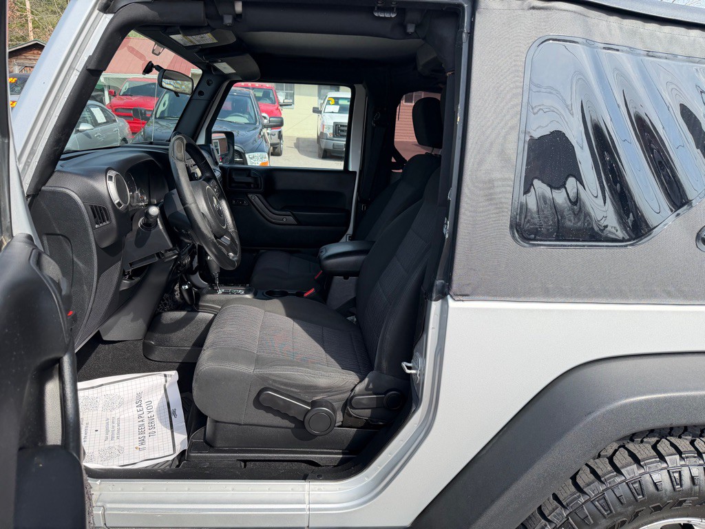 2012 Jeep Wrangler Image 10