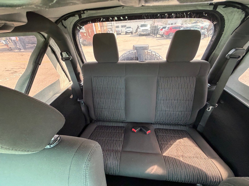 2012 Jeep Wrangler Image 11