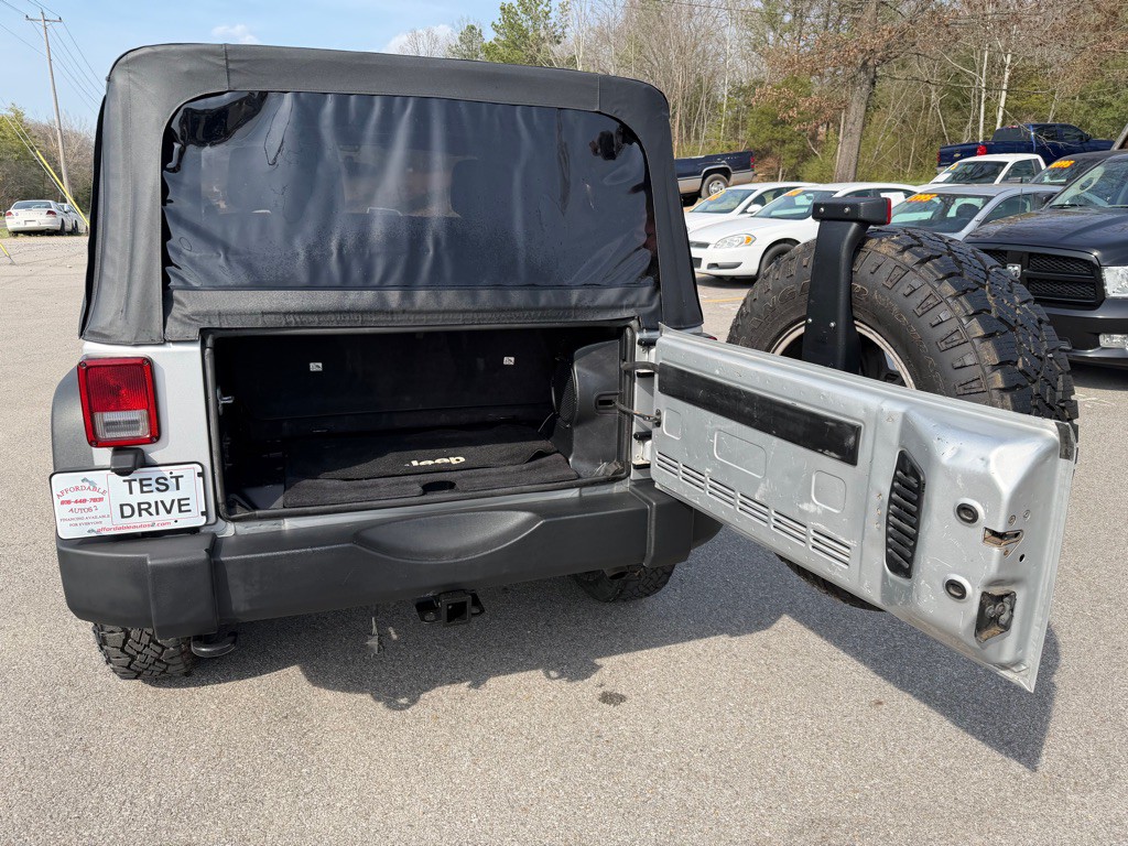 2012 Jeep Wrangler Image 12