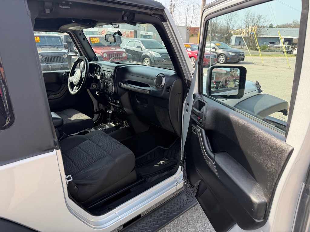 2012 Jeep Wrangler Image 13