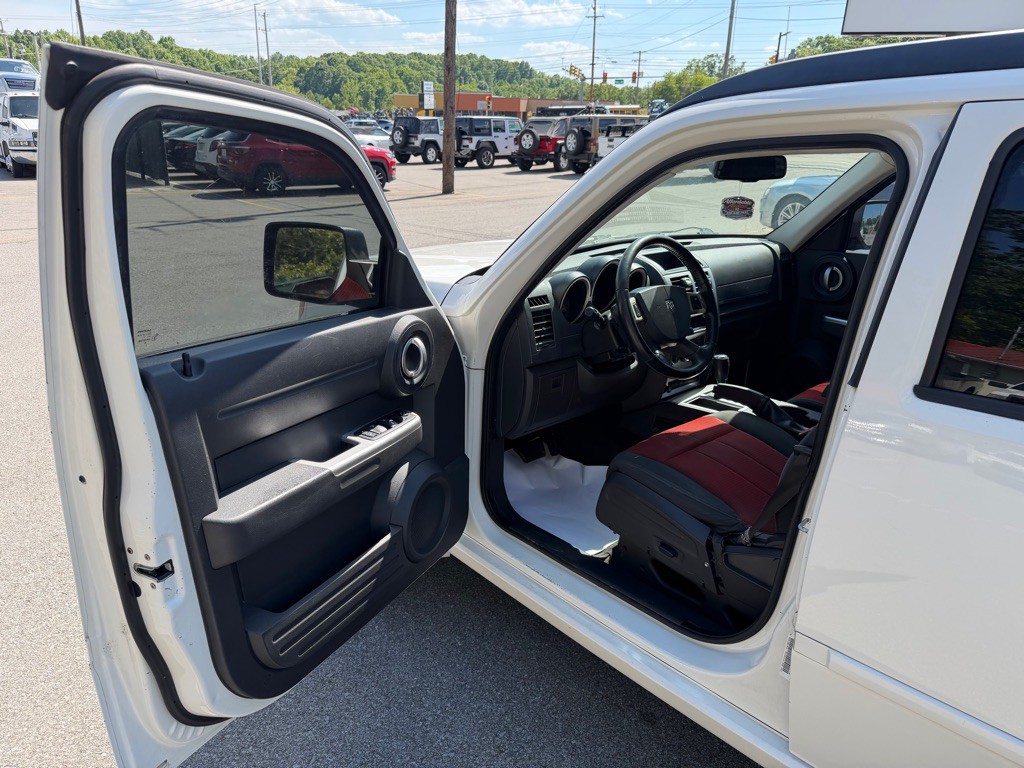 2007 Dodge Nitro Image 9
