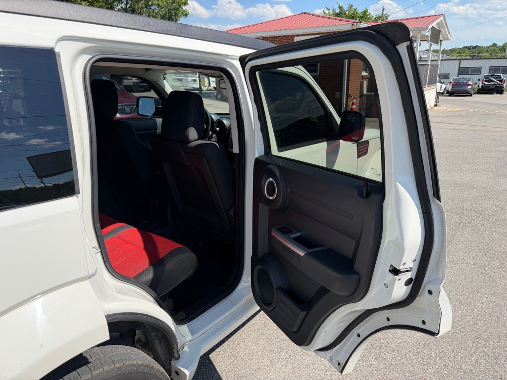 2007 Dodge Nitro Image 14