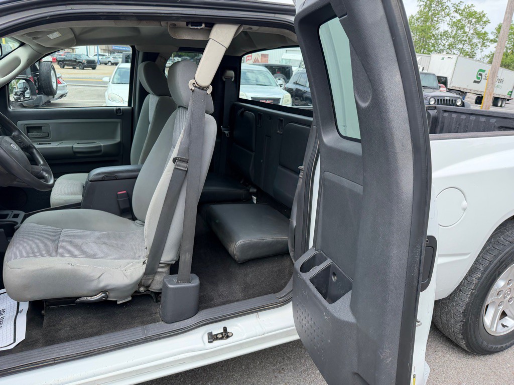 2010 Dodge Dakota Image 11