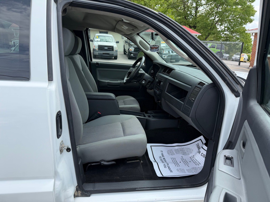 2010 Dodge Dakota Image 13