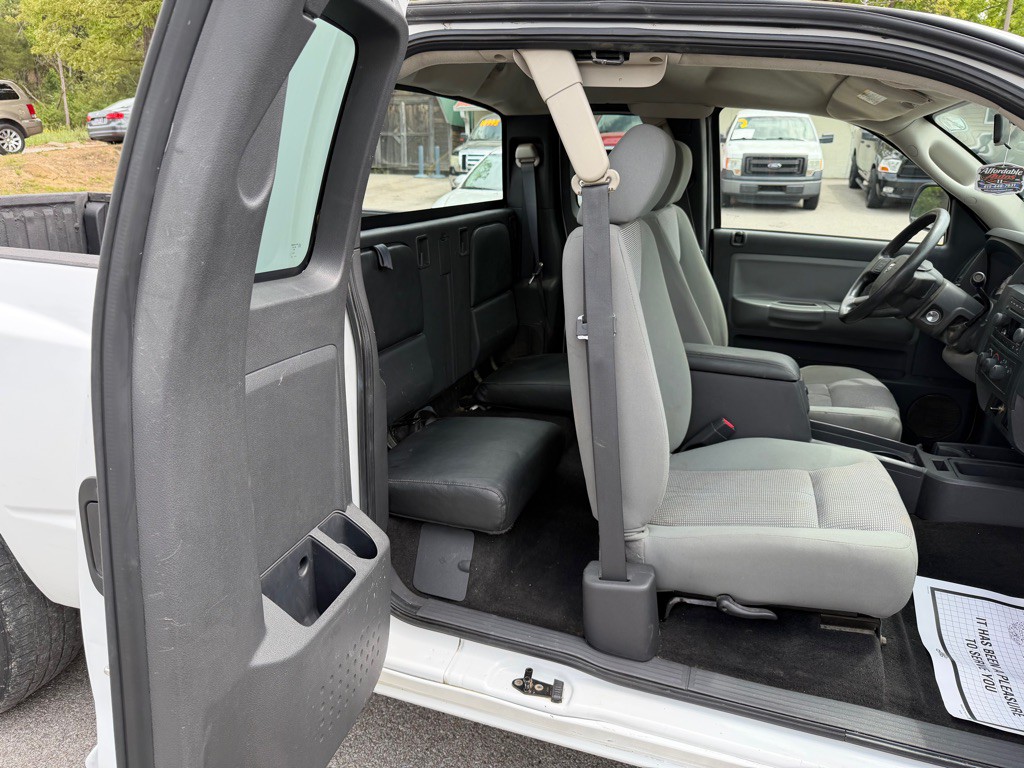 2010 Dodge Dakota Image 14