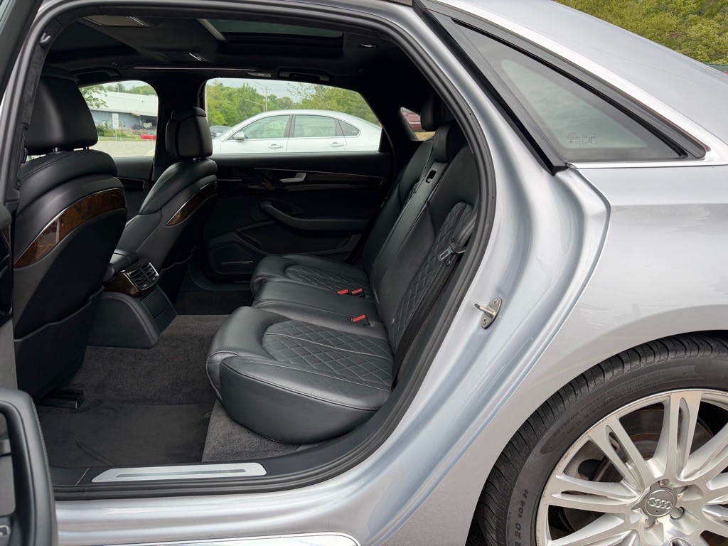 2015 Audi A8 Image 12