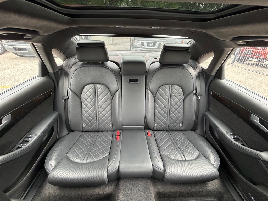 2015 Audi A8 Image 18