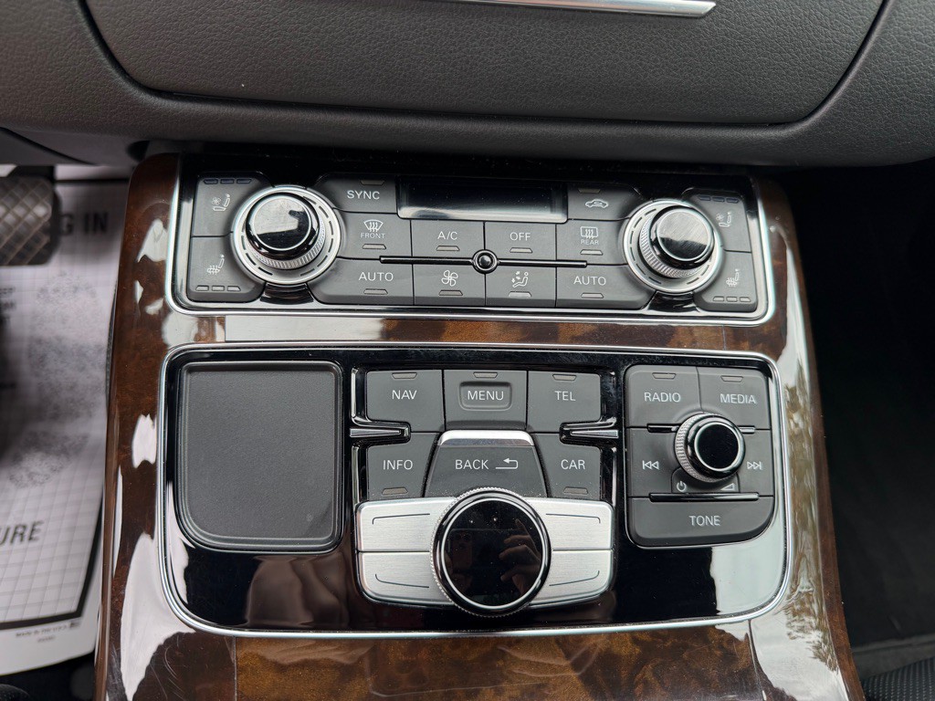 2015 Audi A8 Image 23