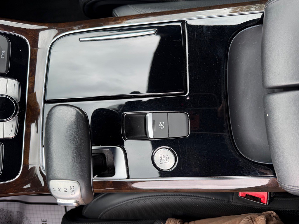 2015 Audi A8 Image 24