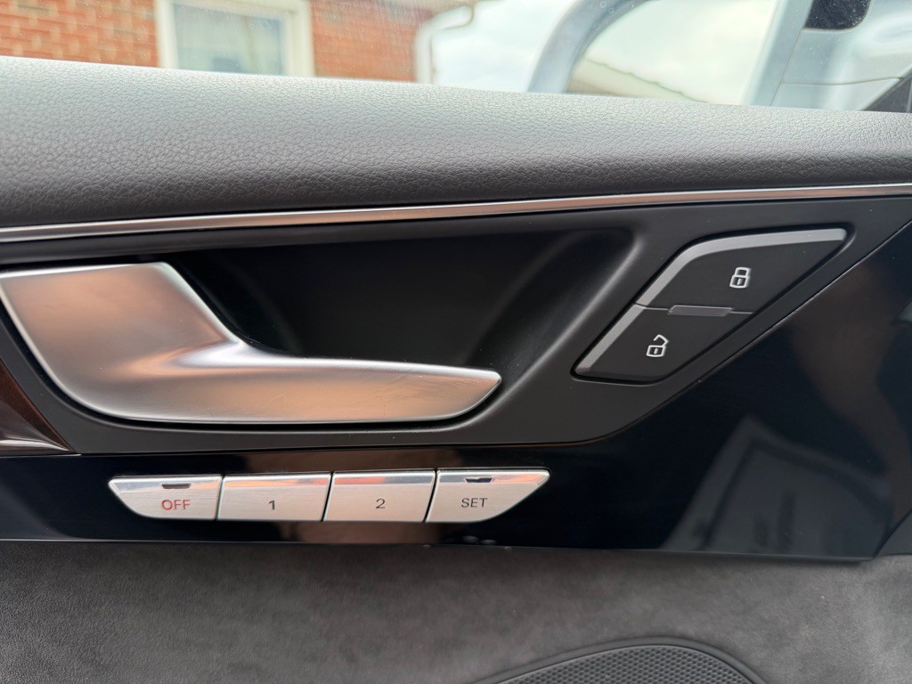 2015 Audi A8 Image 28