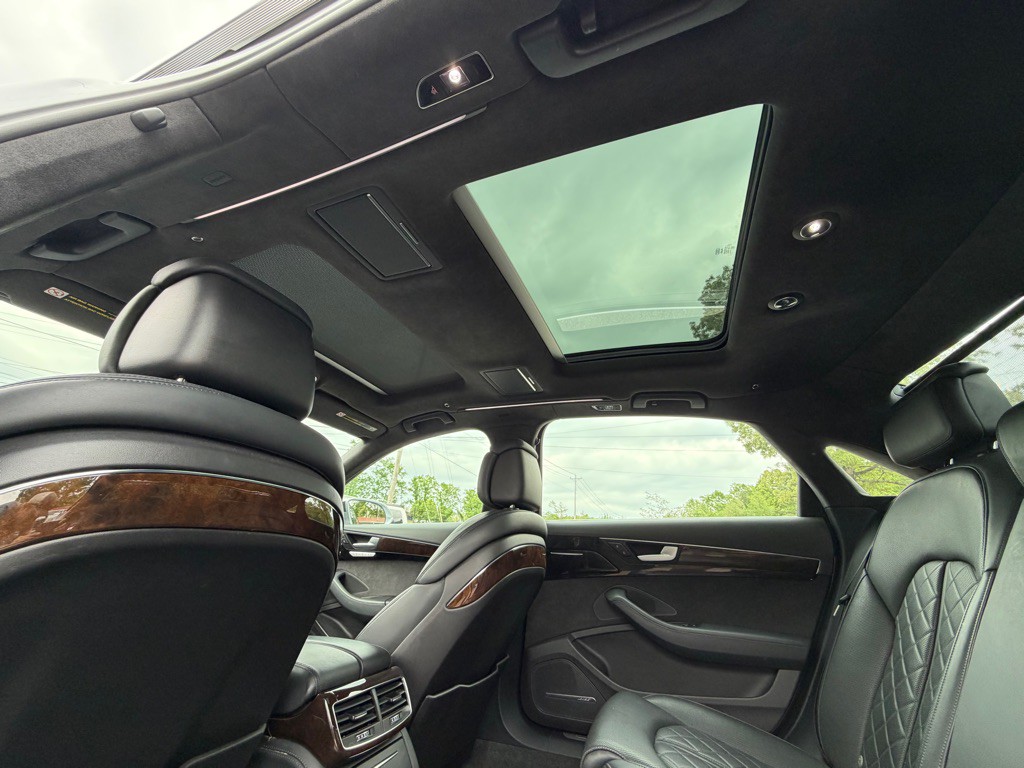 2015 Audi A8 Image 31