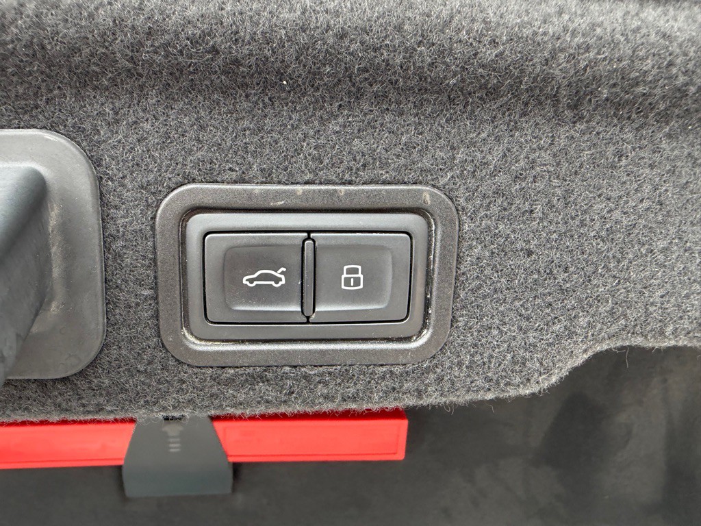 2015 Audi A8 Image 34
