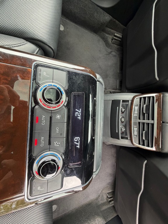 2015 Audi A8 Image 36