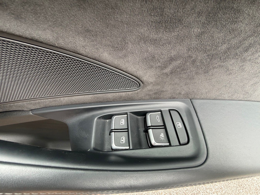 2015 Audi A8 Image 37