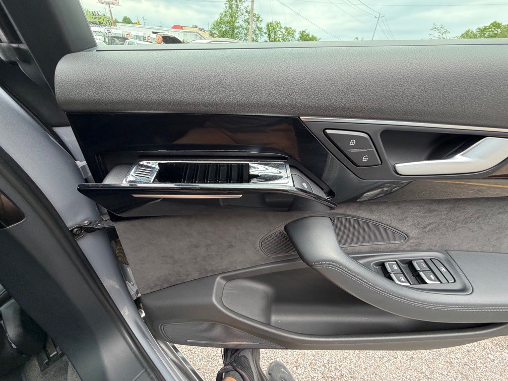 2015 Audi A8 Image 38