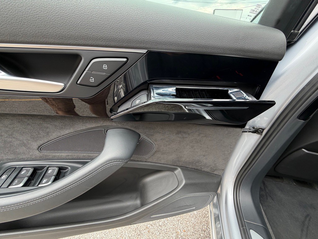 2015 Audi A8 Image 40