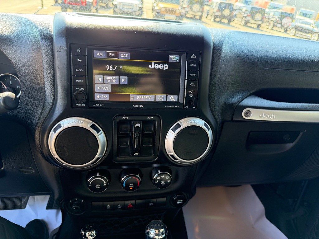 2013 Jeep Wrangler Unlimited Image 21
