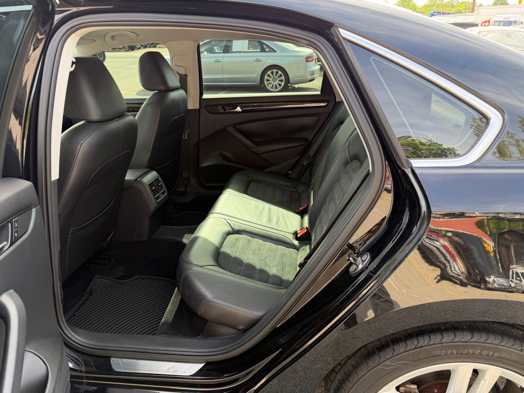 2014 Volkswagen Passat Image 11