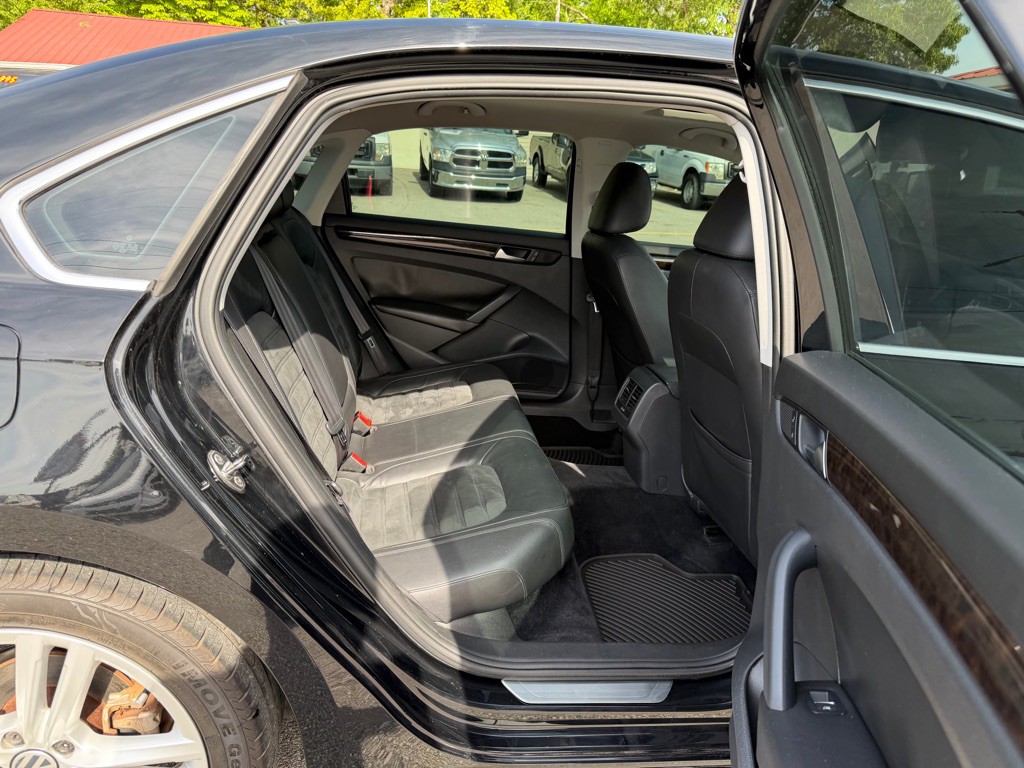 2014 Volkswagen Passat Image 14