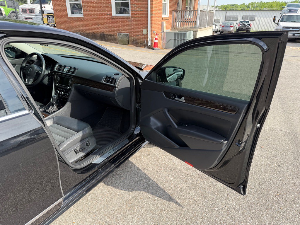 2014 Volkswagen Passat Image 15