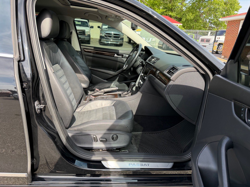 2014 Volkswagen Passat Image 16