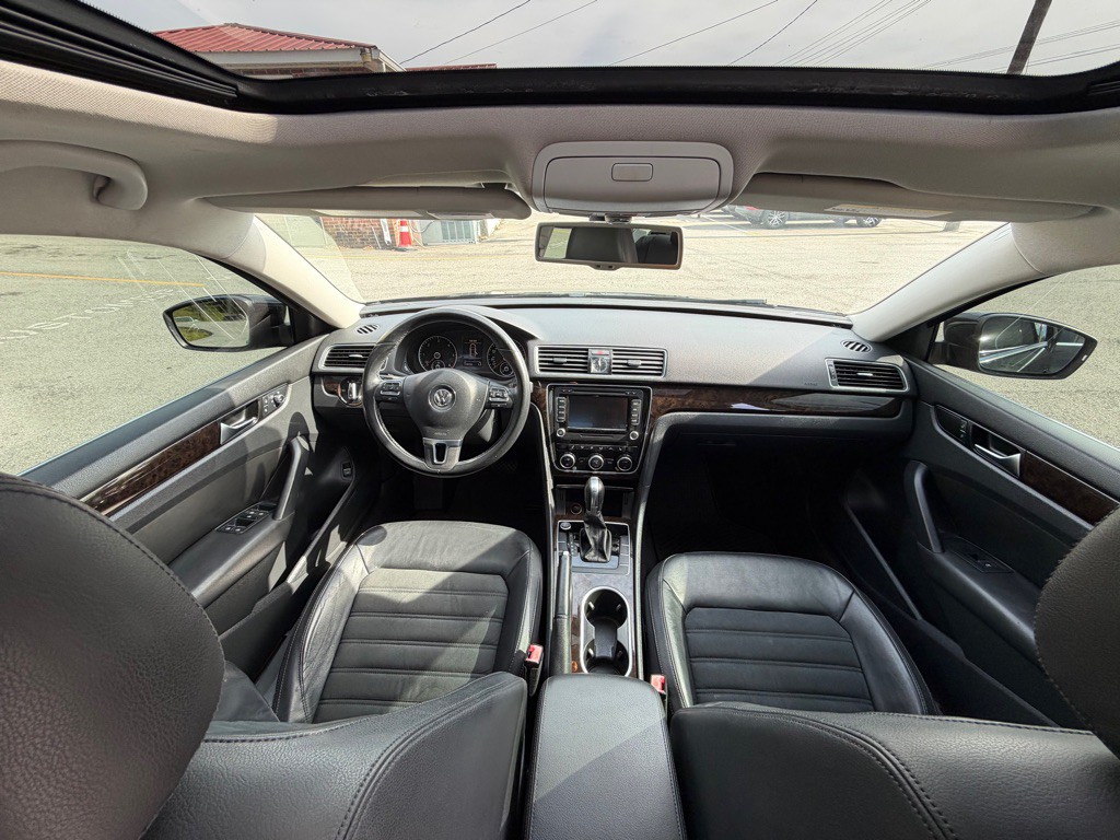2014 Volkswagen Passat Image 18