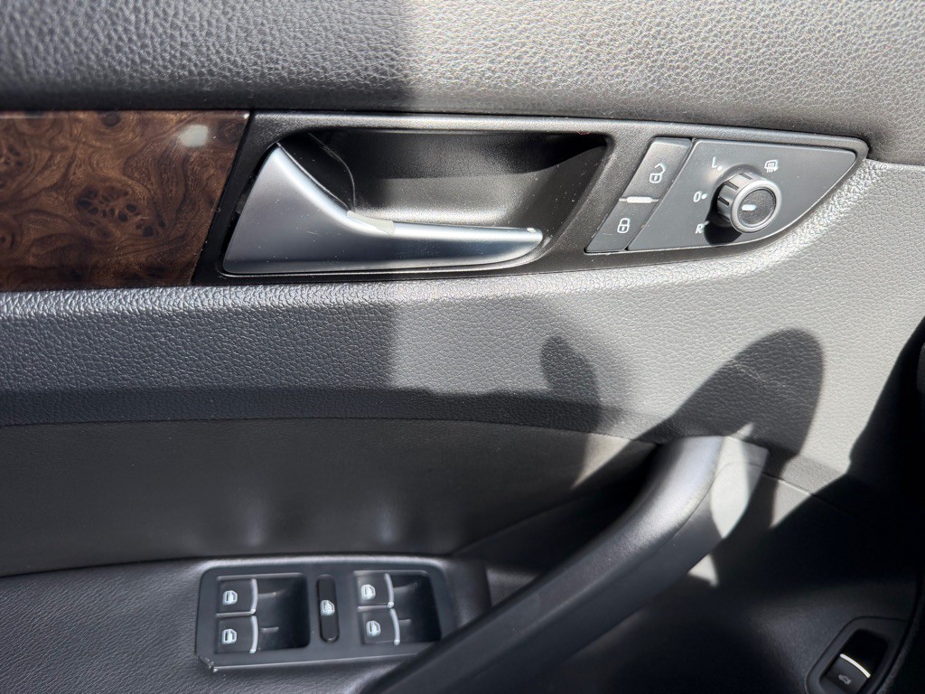2014 Volkswagen Passat Image 23