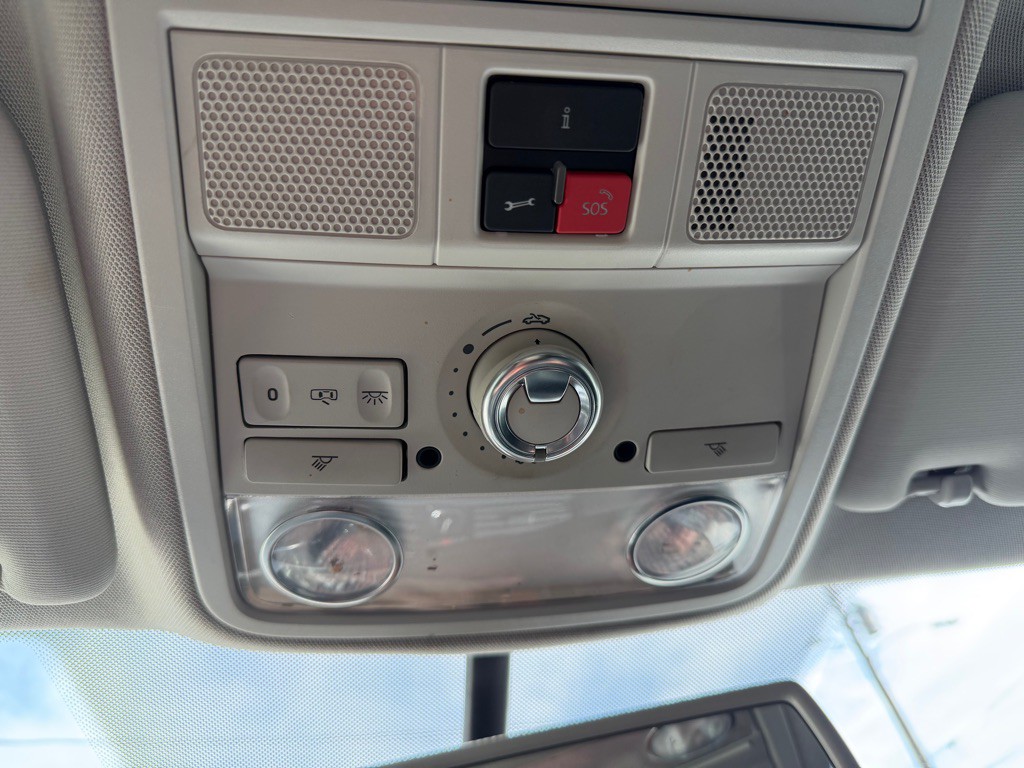 2014 Volkswagen Passat Image 24