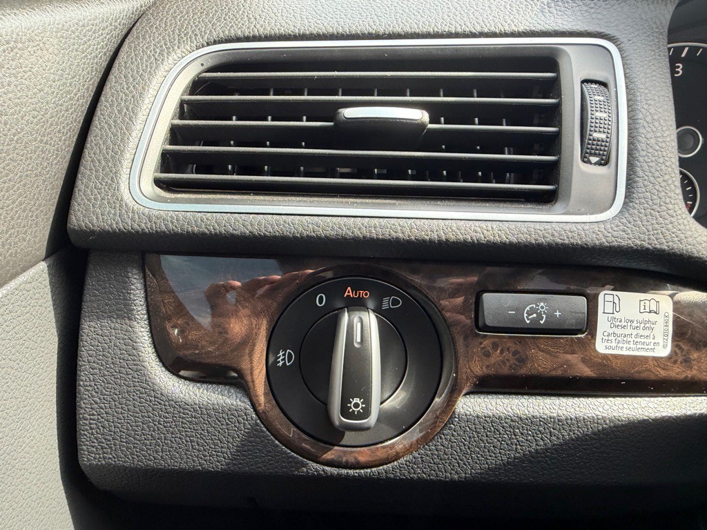 2014 Volkswagen Passat Image 26