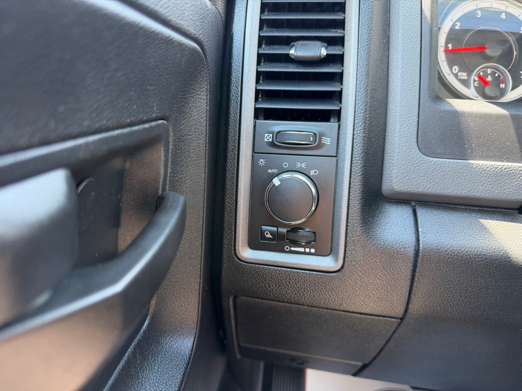 2014 RAM 1500 Image 17