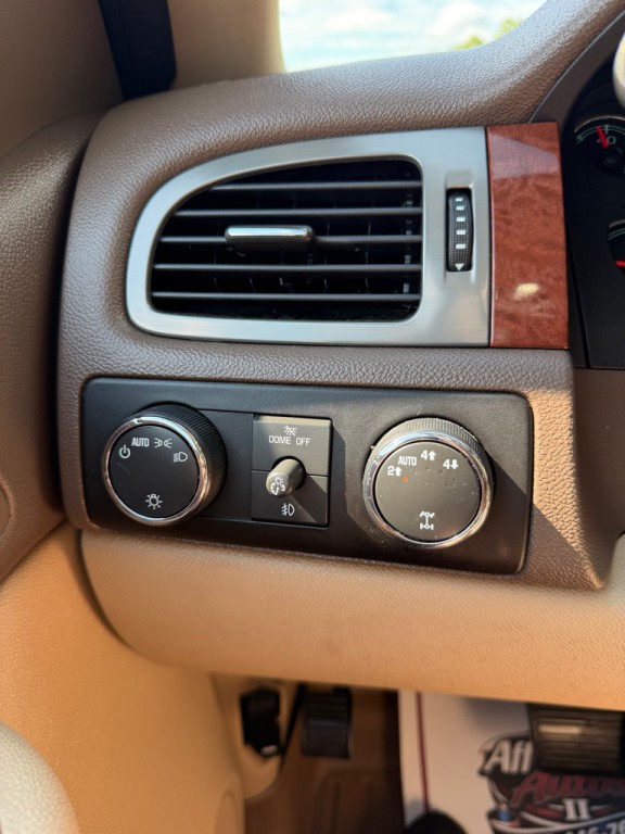 2008 GMC Yukon Image 24