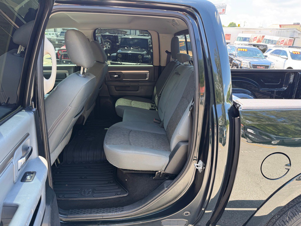 2016 RAM 1500 Image 12