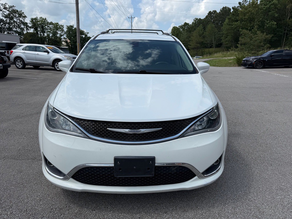 2018 Chrysler Pacifica Image 2