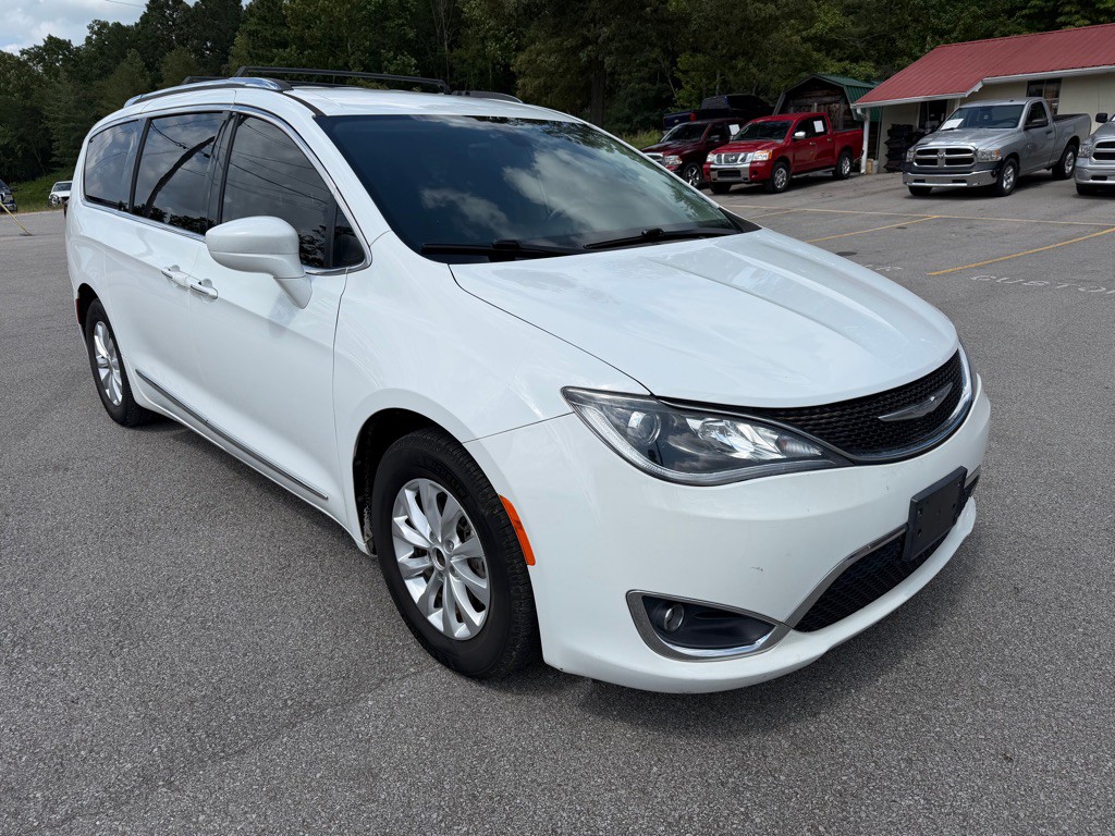 2018 Chrysler Pacifica Image 3