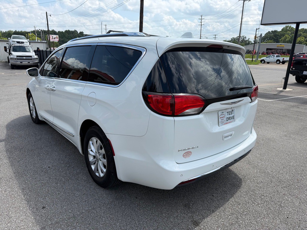 2018 Chrysler Pacifica Image 7