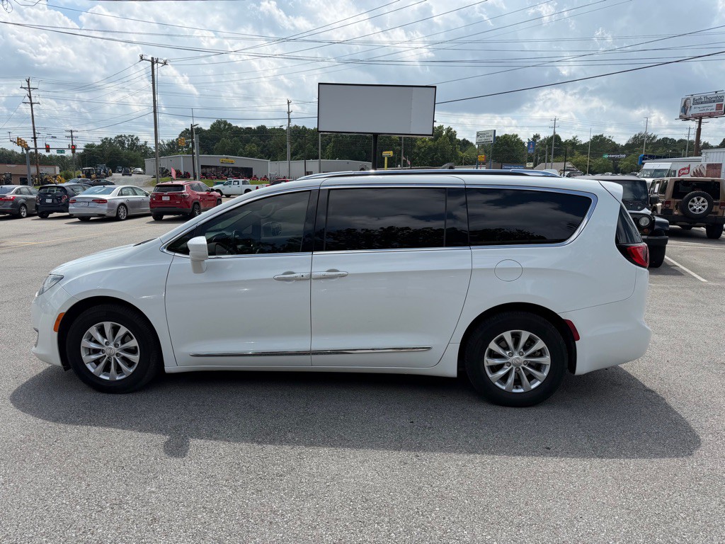 2018 Chrysler Pacifica Image 8