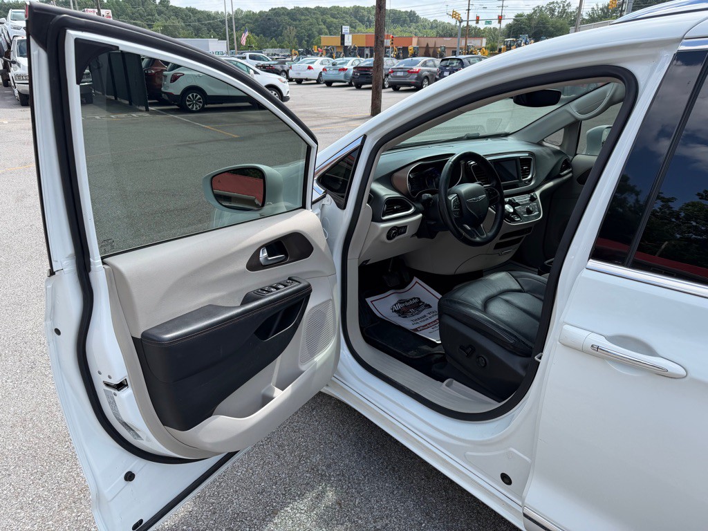2018 Chrysler Pacifica Image 9