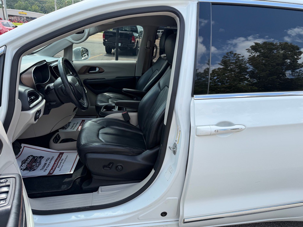 2018 Chrysler Pacifica Image 10