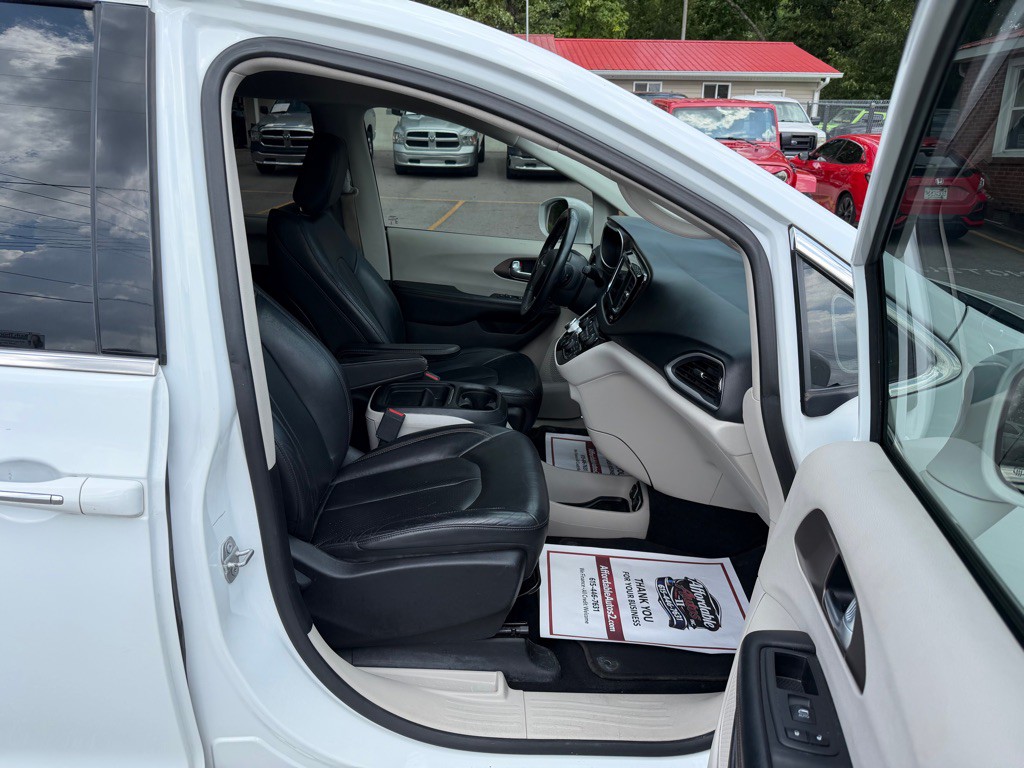 2018 Chrysler Pacifica Image 14