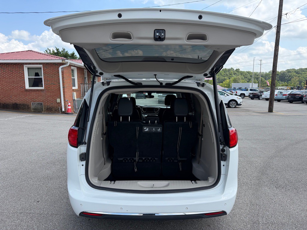 2018 Chrysler Pacifica Image 15