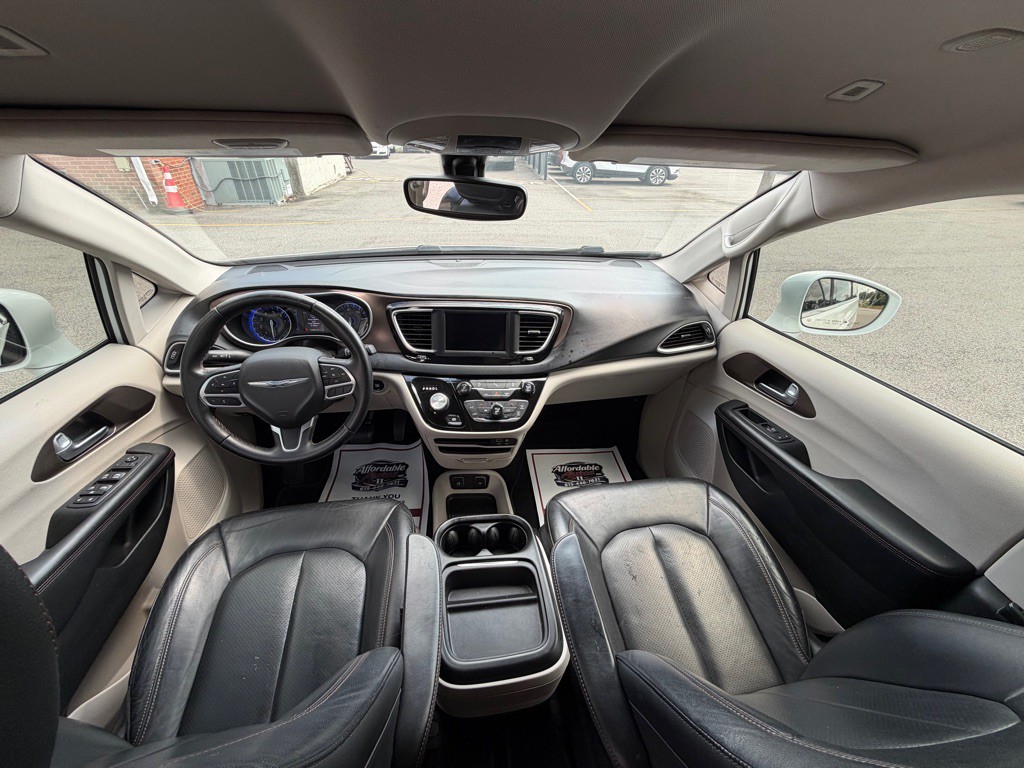 2018 Chrysler Pacifica Image 16
