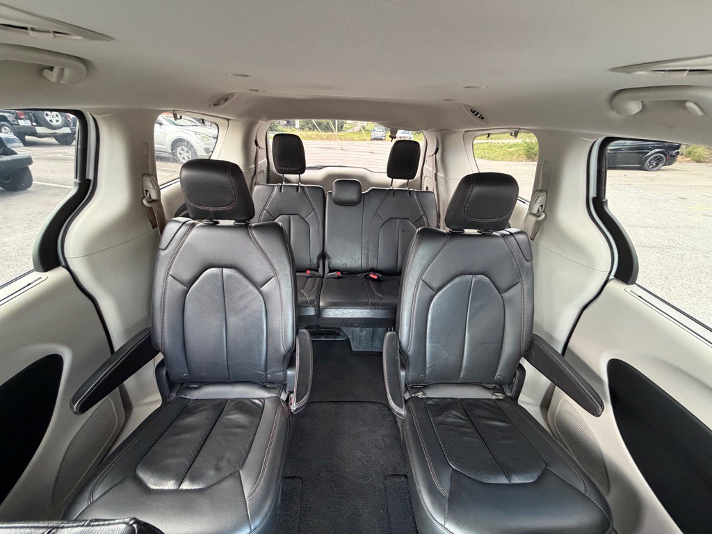 2018 Chrysler Pacifica Image 17