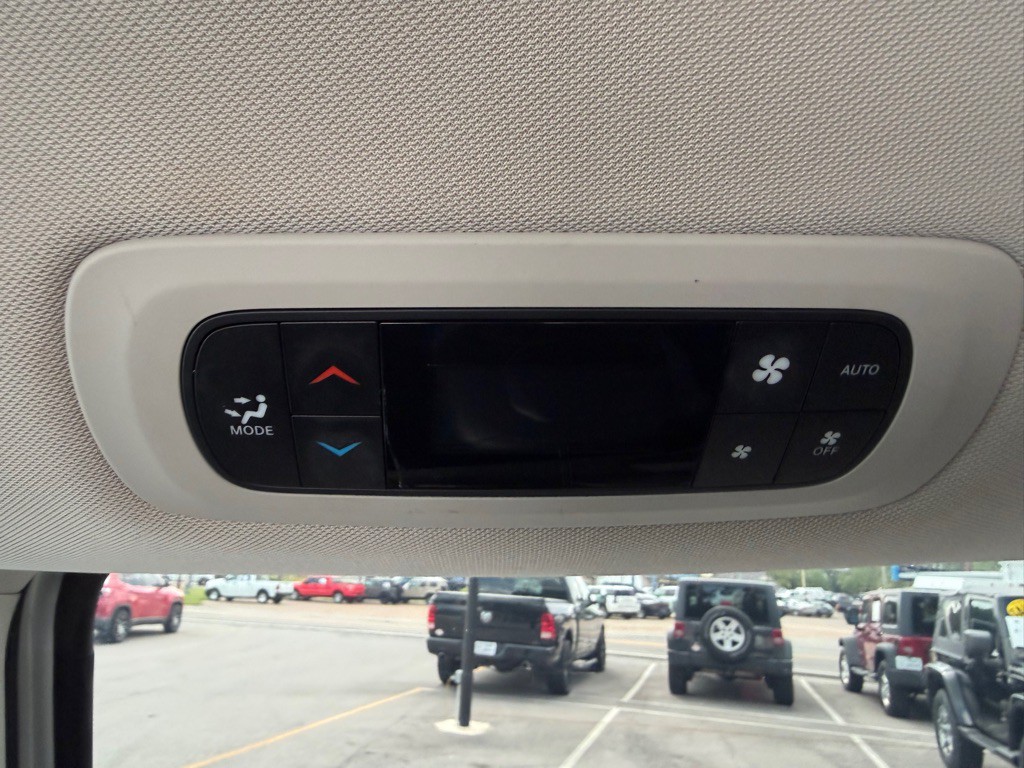 2018 Chrysler Pacifica Image 30