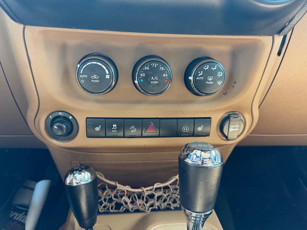2012 Jeep Wrangler Unlimited Image 21