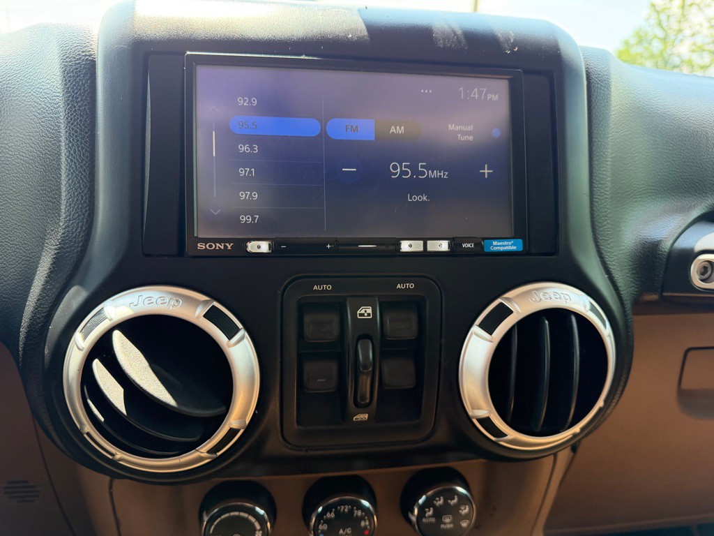 2012 Jeep Wrangler Unlimited Image 22