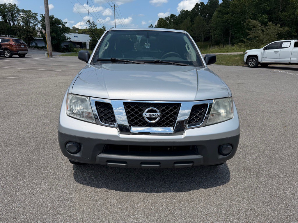 2015 Nissan Frontier Image 2