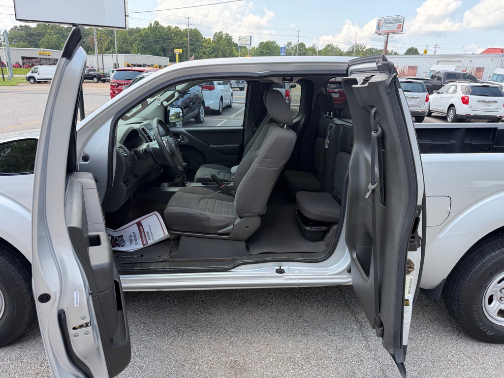 2015 Nissan Frontier Image 9