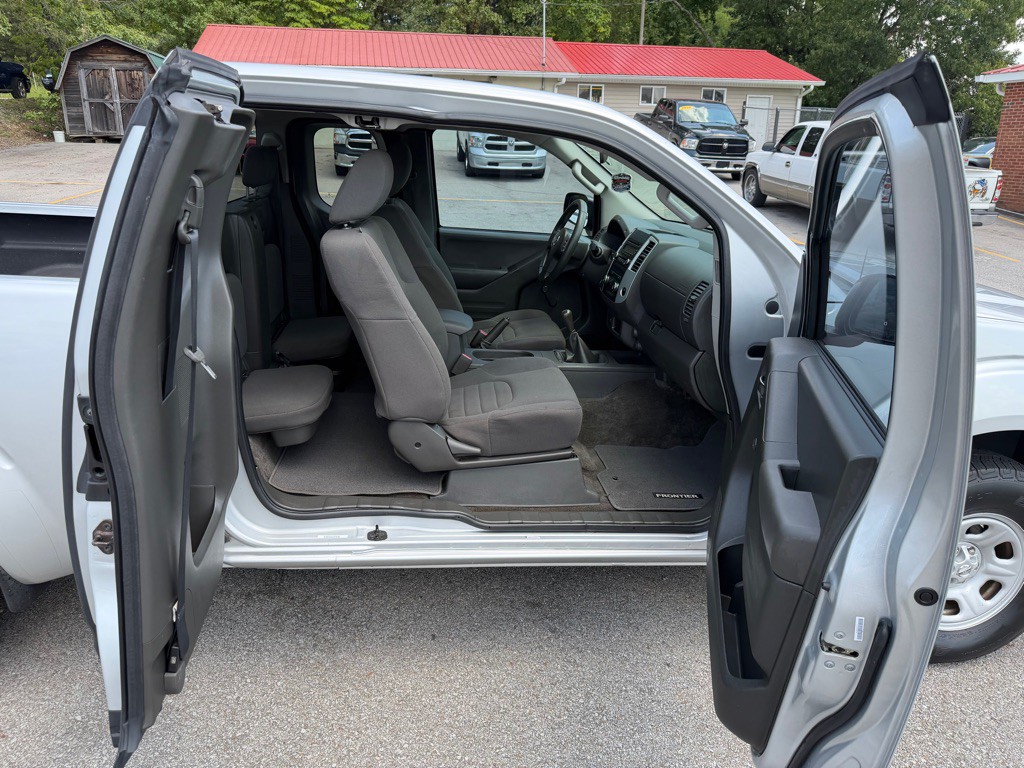 2015 Nissan Frontier Image 11