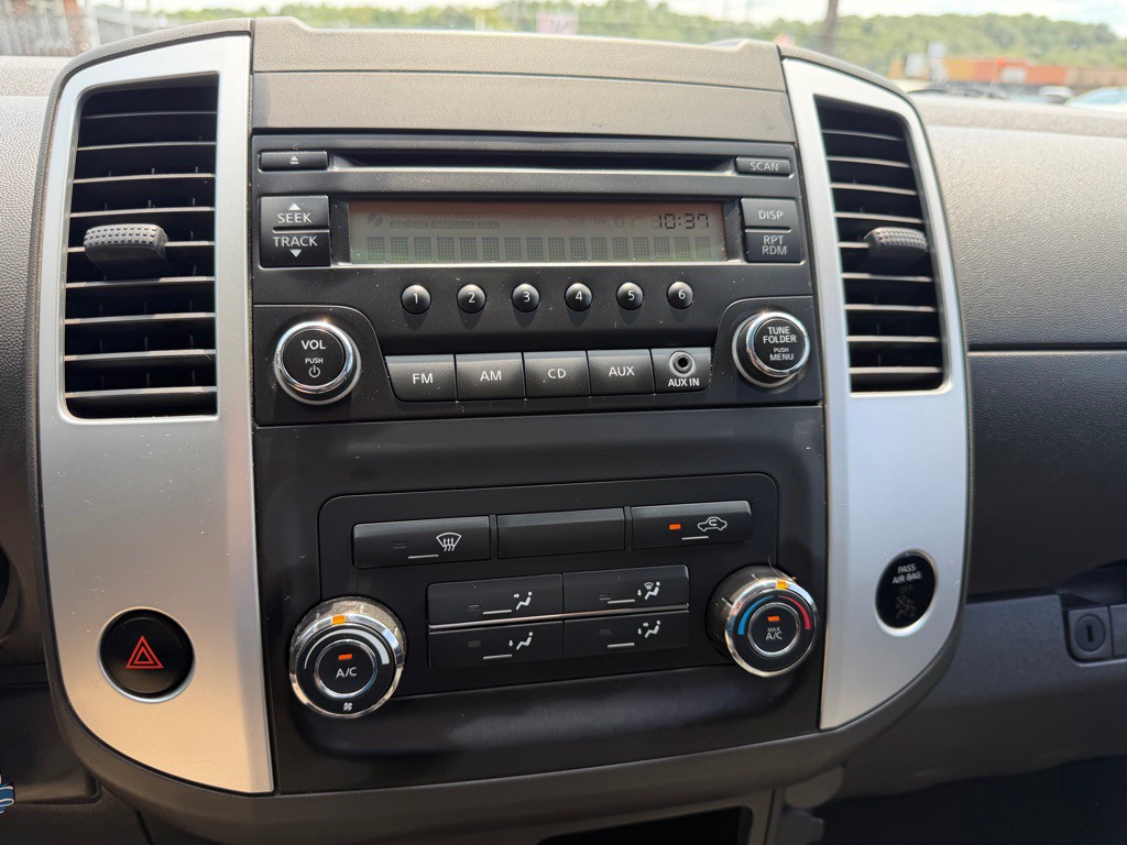 2015 Nissan Frontier Image 14